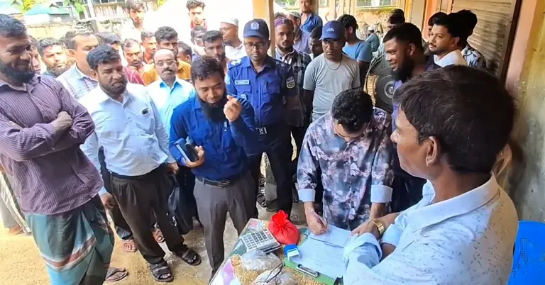 চার ব্যবসায়ীকে অর্থদণ্ড